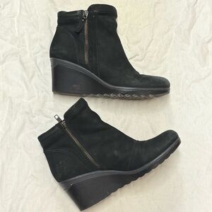 Earth women’s wedge bootie size 8